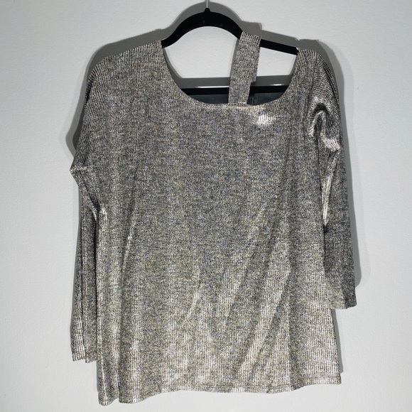 VINCE CAMUTO**Silver Sexy Shoulder Top**Med - Picture 6 of 7